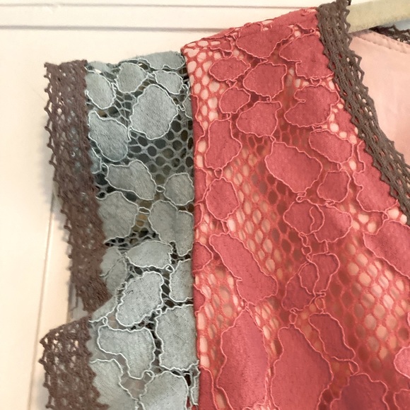 Sundance | Lace Peplum Top Vintage Days color block shirt pink/blue blou… - Picture 4 of 10